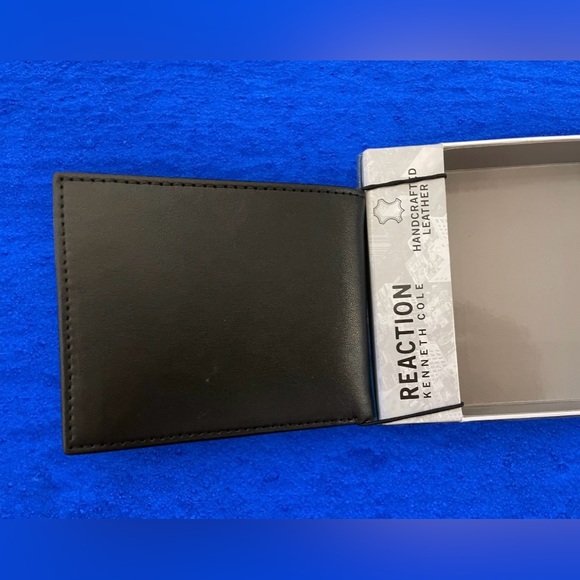 Kenneth Cole Wallet - Picture 3 of 6